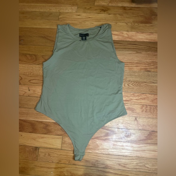 House of Harlow 1960 Tops - NWOT House Of Harlow‎ 1960 Olive Green Sleeveless Bodysuit XL